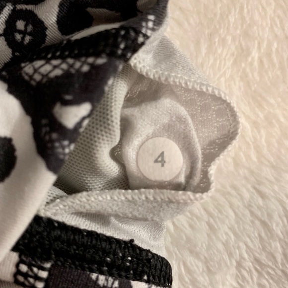 Lululemon Free to Be Bra Black and White Floral - Picture 4 of 4